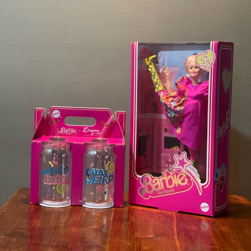 CHRISTMAS SPECIAL 🎅🏻🎄
“Weird Barbie” with Bonus